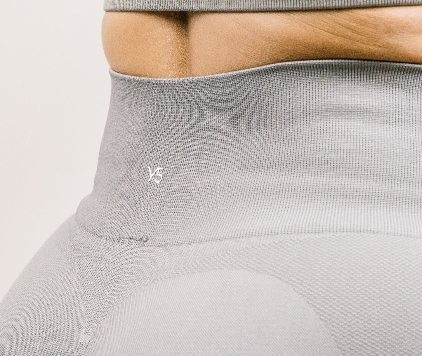 Short Seamless Agios